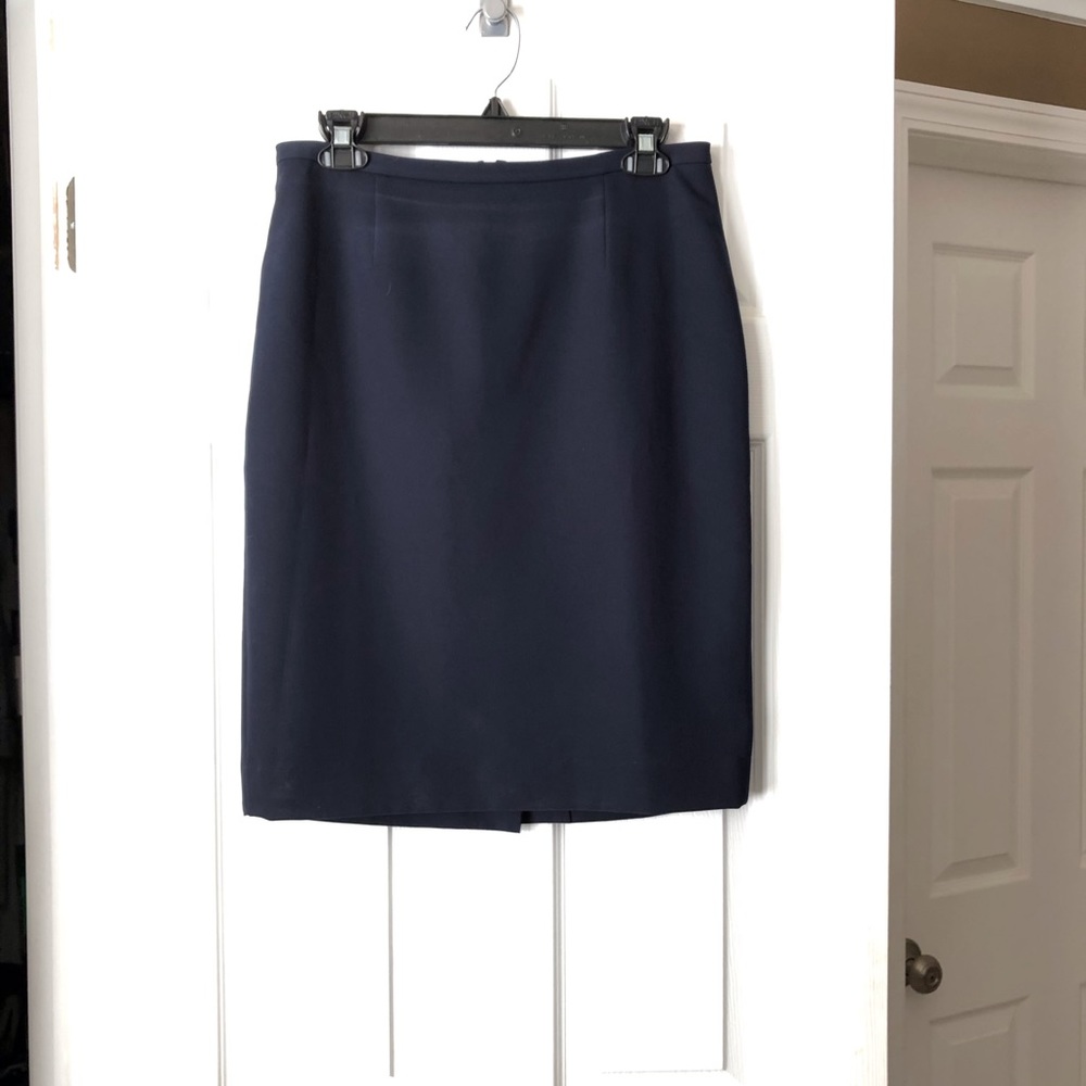 Tommy Hilfiger navy skirt.